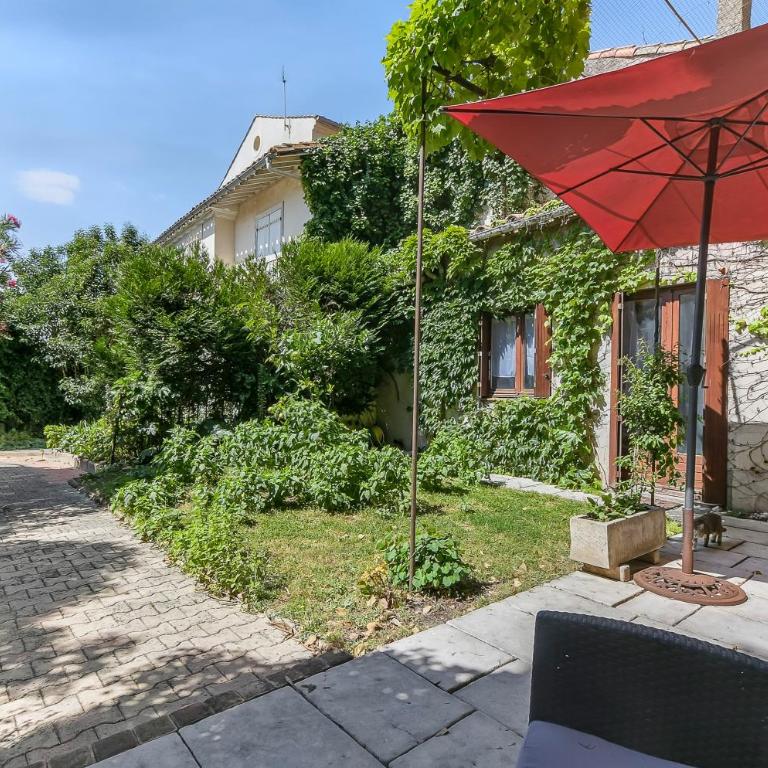 Les Bellevue Cité "3 Apartments, 1 with Garden & Private Parking, Aircon, WiFi, Free Public Car Park, 1 km from Cité" - Stadthaus mit 2 Schlafzimmern - 17