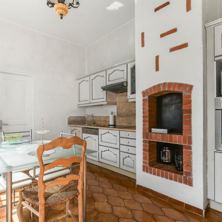 Les Bellevue Cité "3 Apartments, 1 with Garden & Private Parking, Aircon, WiFi, Free Public Car Park, 1 km from Cité" - Stadthaus mit 2 Schlafzimmern - 11