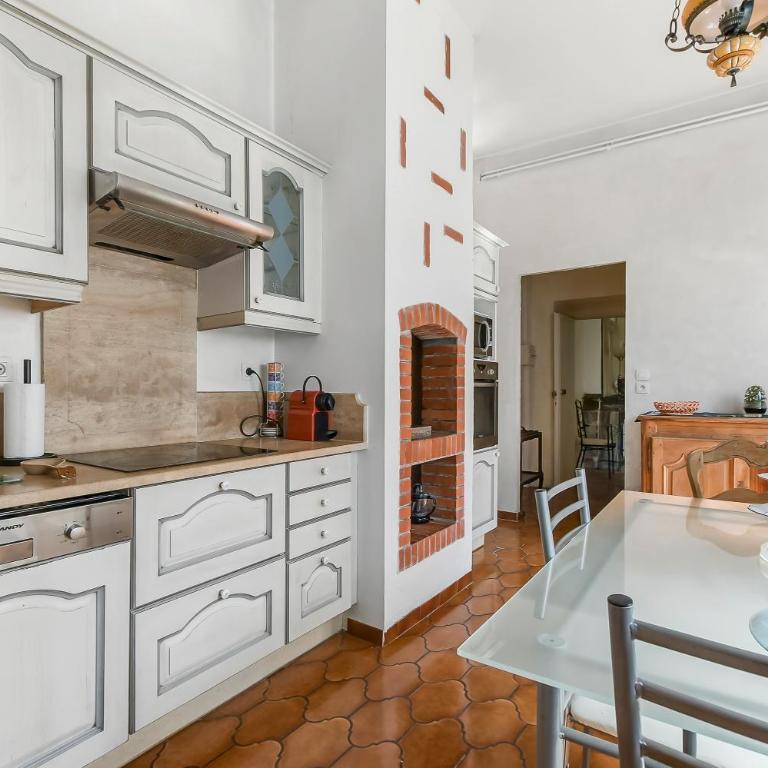 Les Bellevue Cité "3 Apartments, 1 with Garden & Private Parking, Aircon, WiFi, Free Public Car Park, 1 km from Cité" - Stadthaus mit 2 Schlafzimmern - 15