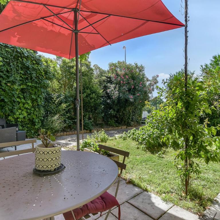 Les Bellevue Cité "3 Apartments, 1 with Garden & Private Parking, Aircon, WiFi, Free Public Car Park, 1 km from Cité" - Stadthaus mit 2 Schlafzimmern - 13