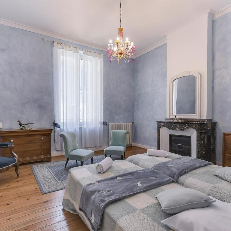 Les Bellevue Cité "3 Apartments, 1 with Garden & Private Parking, Aircon, WiFi, Free Public Car Park, 1 km from Cité" - Stadthaus mit 2 Schlafzimmern - 5