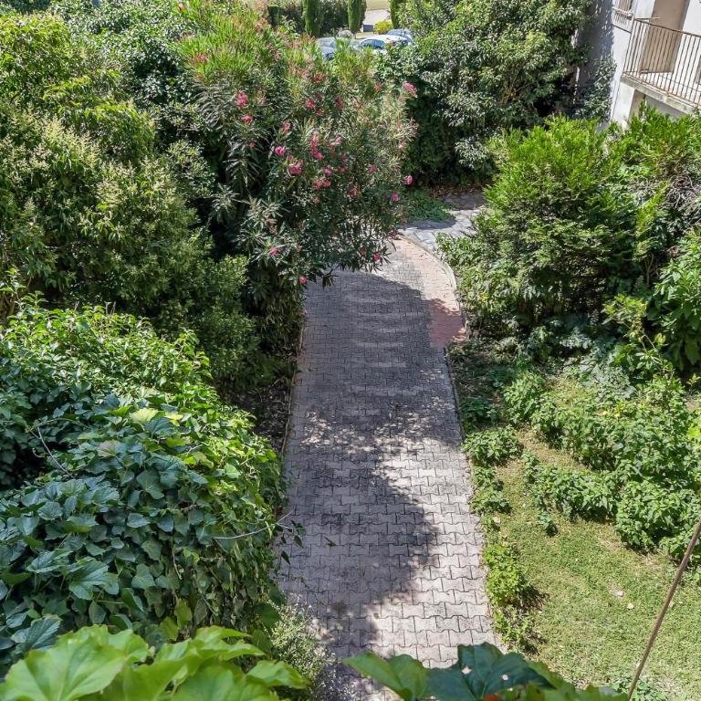 Les Bellevue Cité "3 Apartments, 1 with Garden & Private Parking, Aircon, WiFi, Free Public Car Park, 1 km from Cité" - Apartment mit 3 Schlafzimmern mit Parkblick - 4