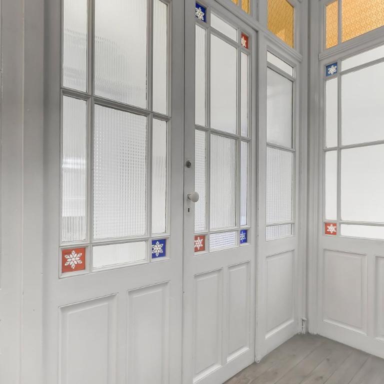 Les Bellevue Cité "3 Apartments, 1 with Garden & Private Parking, Aircon, WiFi, Free Public Car Park, 1 km from Cité" - Apartment mit 3 Schlafzimmern mit Parkblick - 3