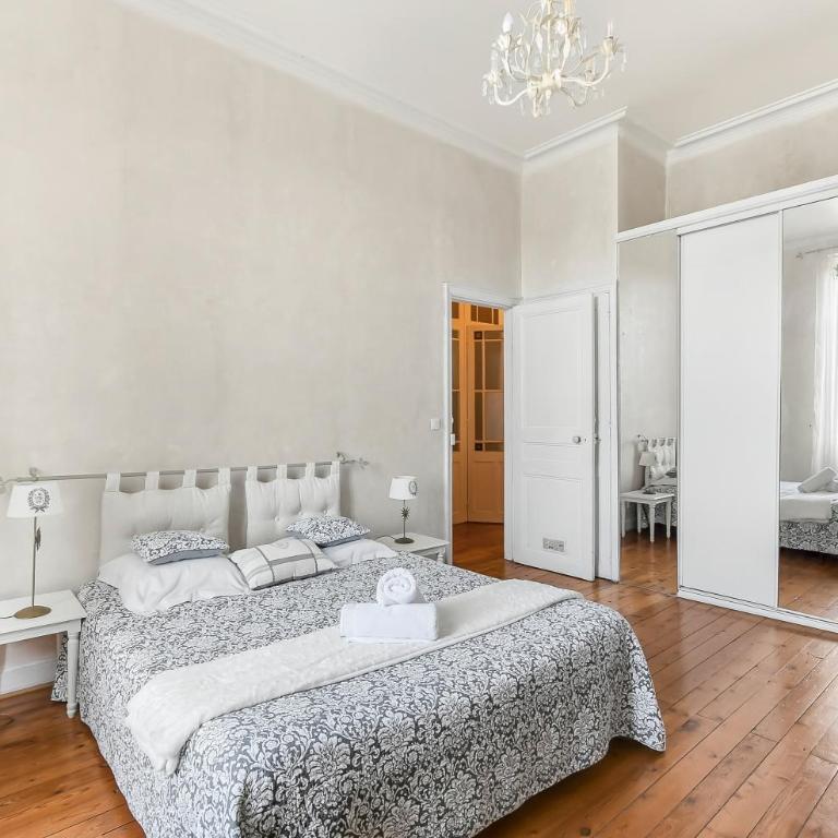 Les Bellevue Cité "3 Apartments, 1 with Garden & Private Parking, Aircon, WiFi, Free Public Car Park, 1 km from Cité" - Apartment mit 3 Schlafzimmern mit Parkblick - 14