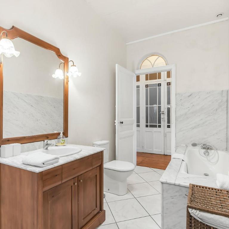 Les Bellevue Cité "3 Apartments, 1 with Garden & Private Parking, Aircon, WiFi, Free Public Car Park, 1 km from Cité" - Apartment mit 3 Schlafzimmern mit Parkblick - 17