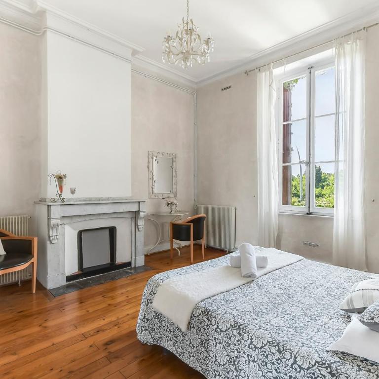 Les Bellevue Cité "3 Apartments, 1 with Garden & Private Parking, Aircon, WiFi, Free Public Car Park, 1 km from Cité" - Apartment mit 3 Schlafzimmern mit Parkblick - 1