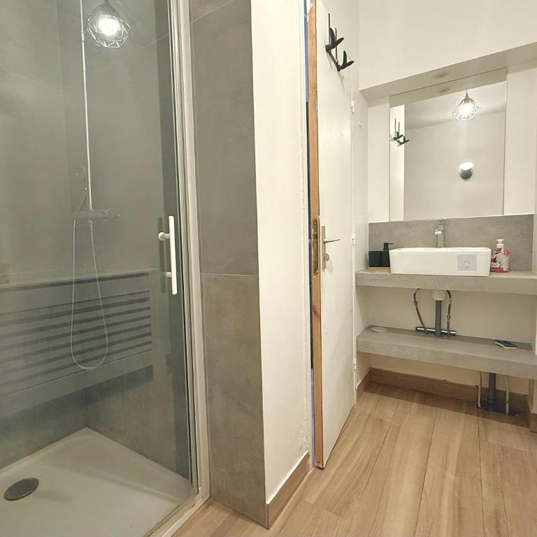 Studio cosy a juan les pins - Studio with Balcony - 10