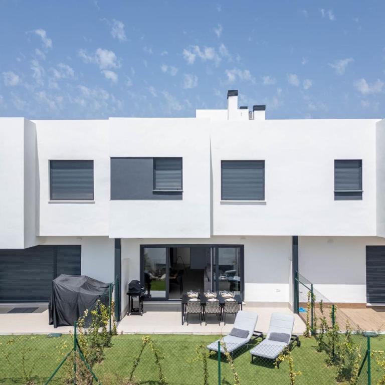 Modern 4-Bedroom Townhouse in Cala Serena Village Walk to the Beach Golf - Casa - 24