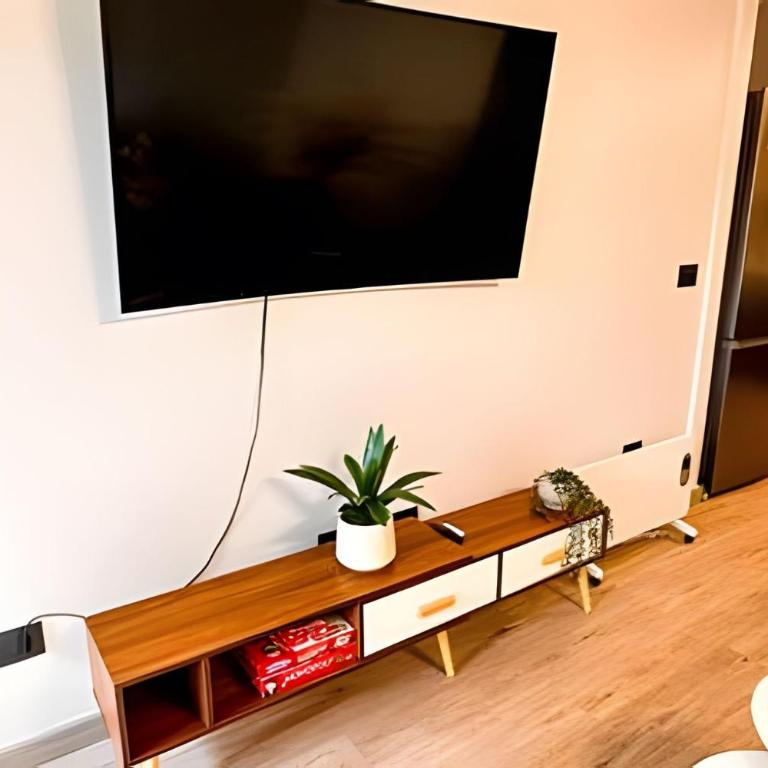 Garden Suite: WiFi + TV + Jardín + Calefacción - Apartment - 12