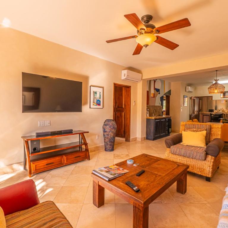 Elegant Pool View w/Balcony| Beach Walk| Hot Tub - Apartamento Premium de 3 dormitorios con vistas al resort - 17