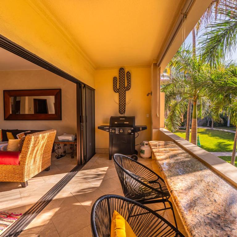 Elegant Pool View w/Balcony| Beach Walk| Hot Tub - Apartamento Premium de 3 dormitorios con vistas al resort - 52