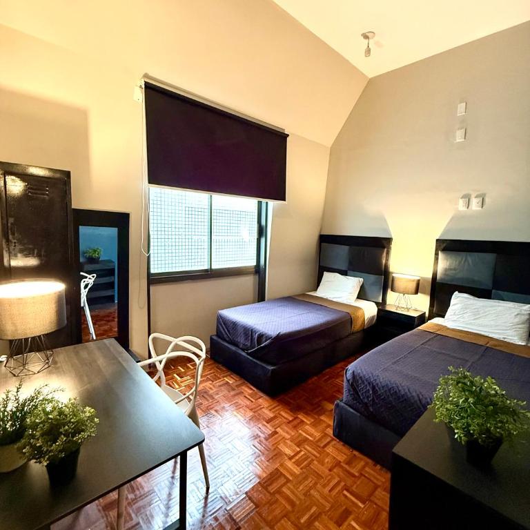 Roomies Suites - Zona Rosa - Twin Room with Shared Bathroom - 3