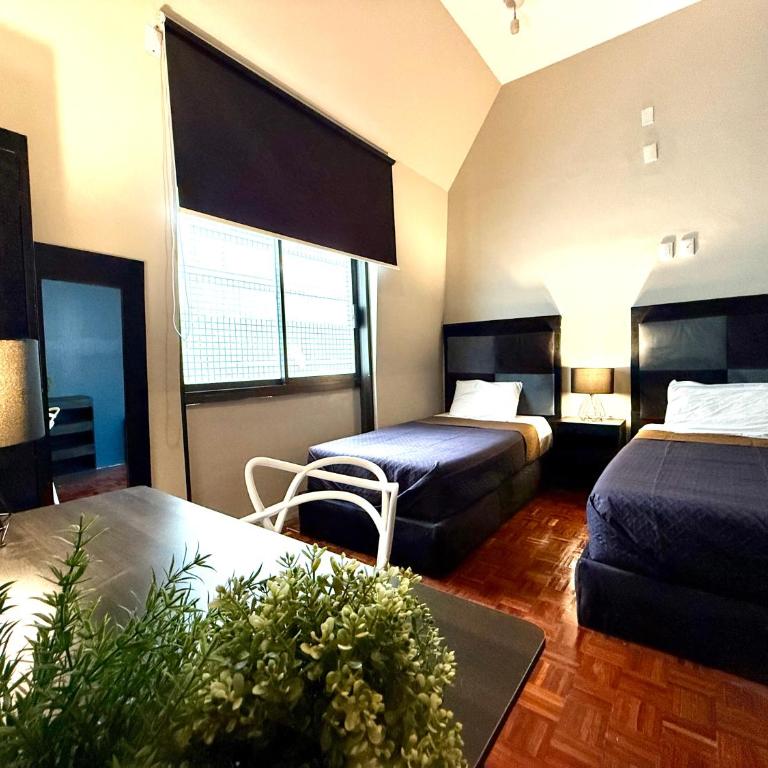 Roomies Suites - Zona Rosa - Twin Room with Shared Bathroom - 1