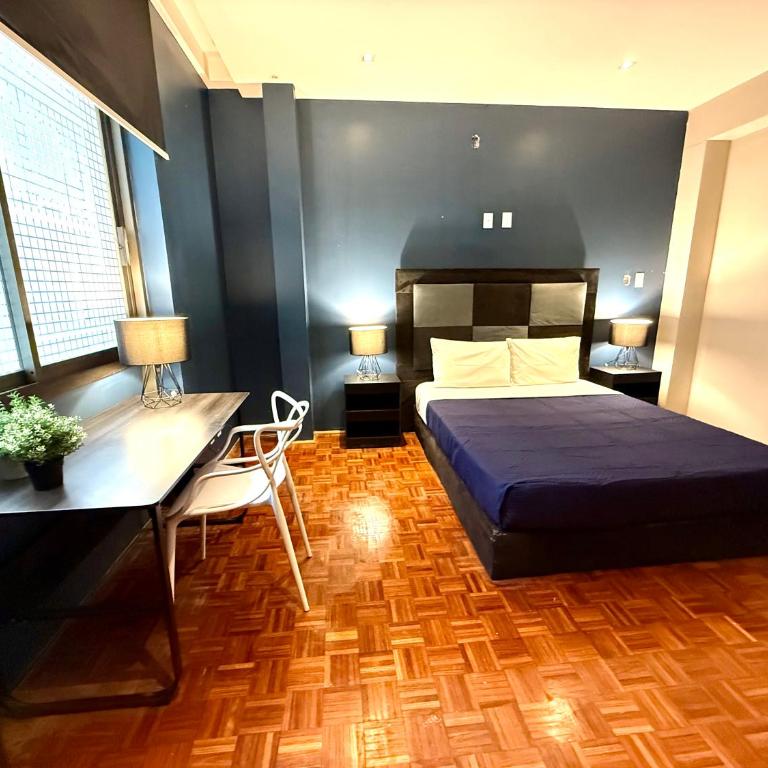 Roomies Suites - Zona Rosa - Double Room with Shared Bathroom - 6