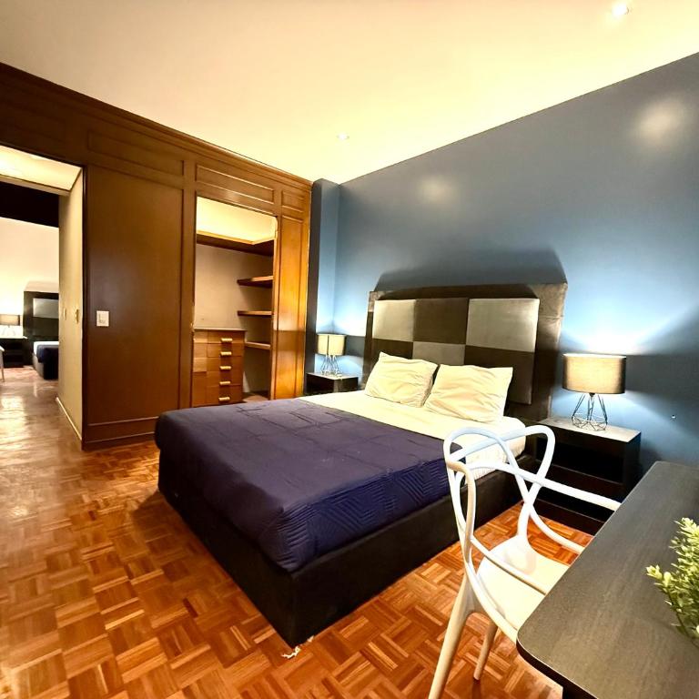 Roomies Suites - Zona Rosa - Double Room with Shared Bathroom - 8
