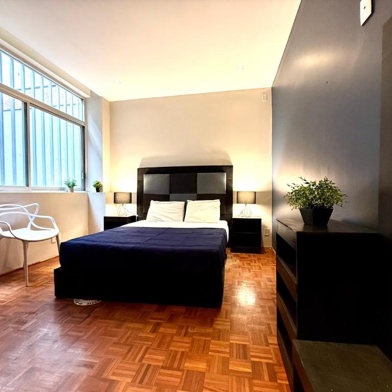 Roomies Suites - Zona Rosa - Double Room with Shared Bathroom - 7