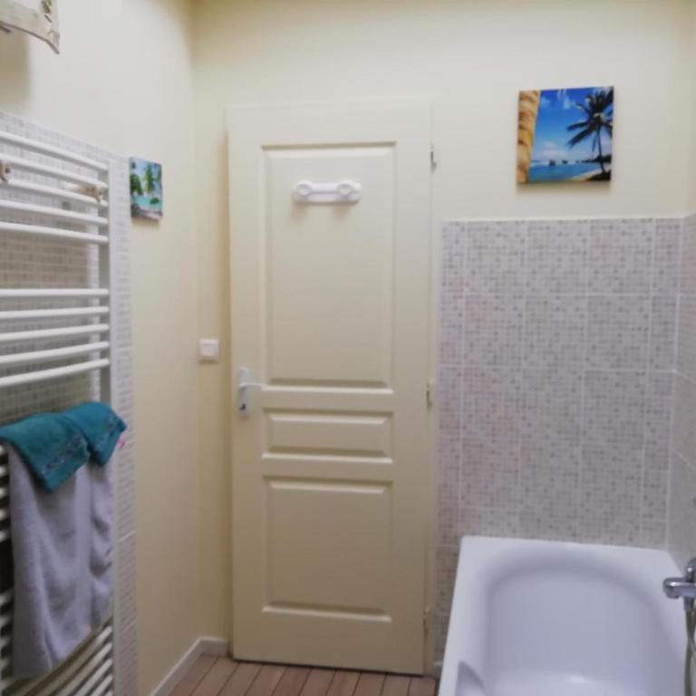 Chez Julie - Chambre Simple Standard avec Salle de Bains Commune - 3