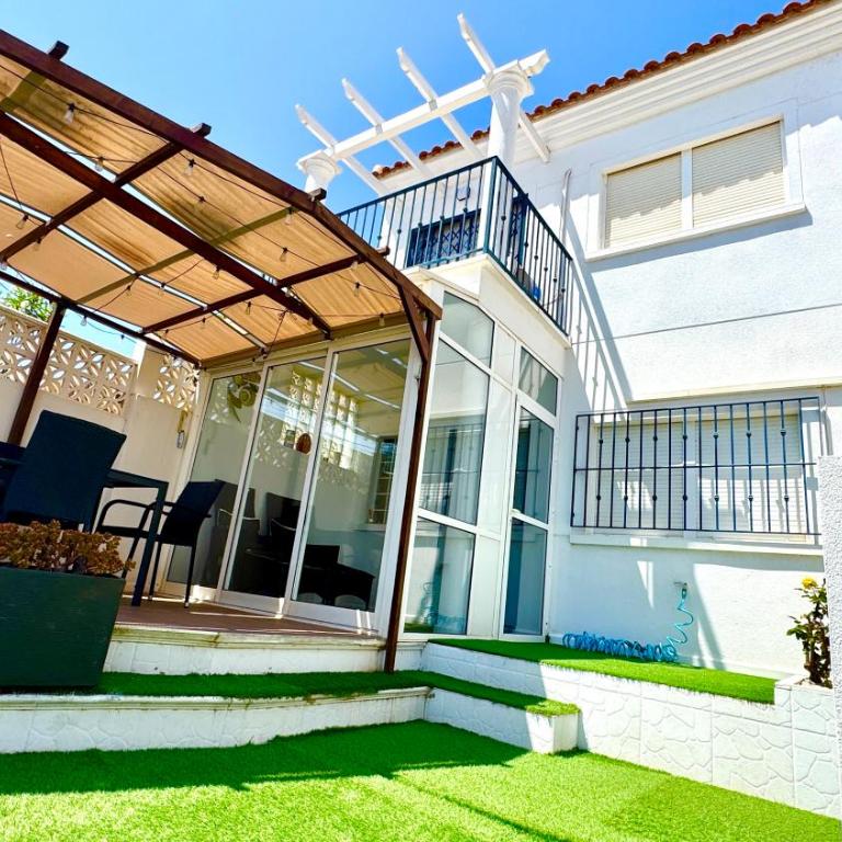 AP10 Vista Bahia 2 Piscina Jardin y Solarium - Two-Bedroom Apartment - 1