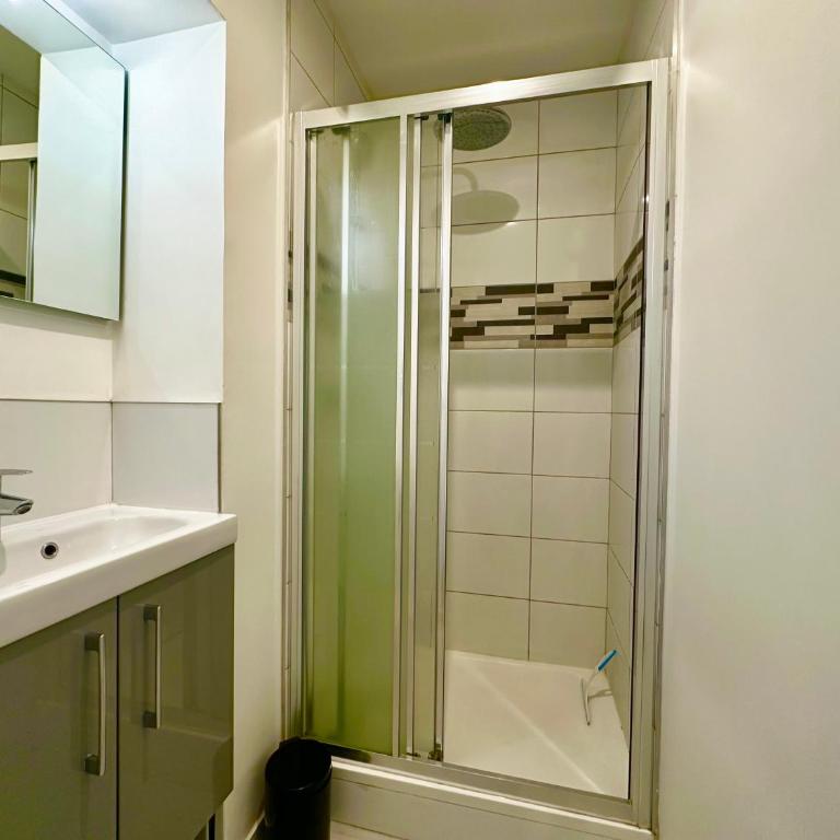 La Coloc' - Chambre Double avec Salle de Bains Privative - 10