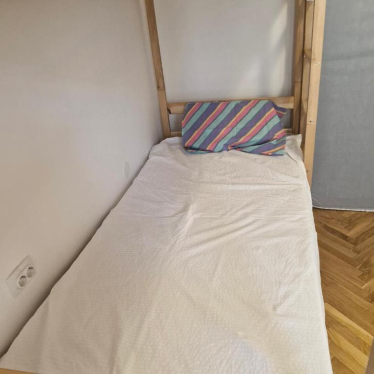 Golden Bay Apartment - Bunk Bed in Mixed Dormitory Room - 4