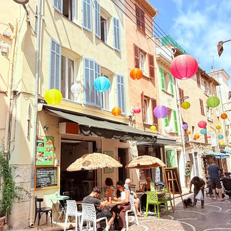 Newly Renovated Gem, Old Antibes - Appartement 2 Chambres - 15