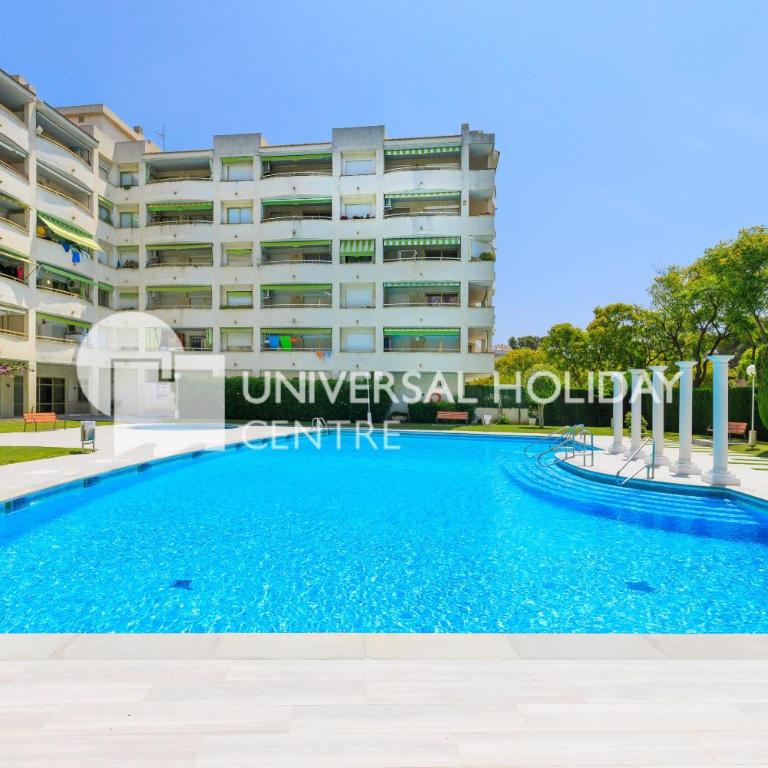 UHC Marathon Apartments - Apartment with Pool View - 2