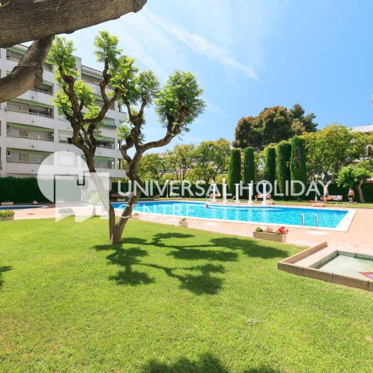 UHC Marathon Apartments - Apartment with Pool View - 5