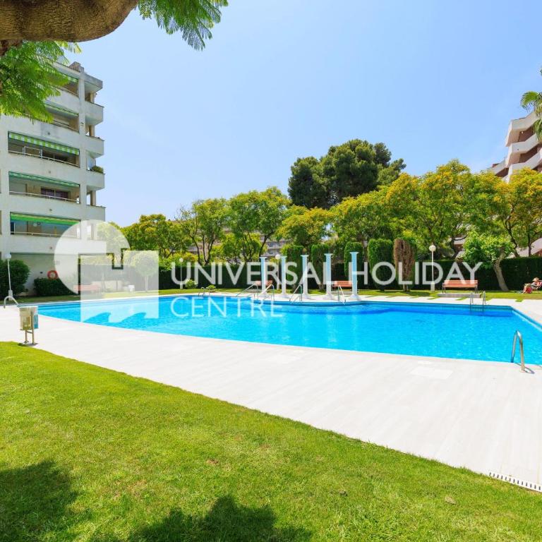 UHC Marathon Apartments - Apartment with Pool View - 22