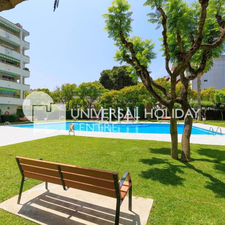 UHC Marathon Apartments - Apartment with Pool View - 21