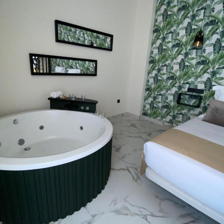Reina Victoria La Plaza - Square Suite - 3