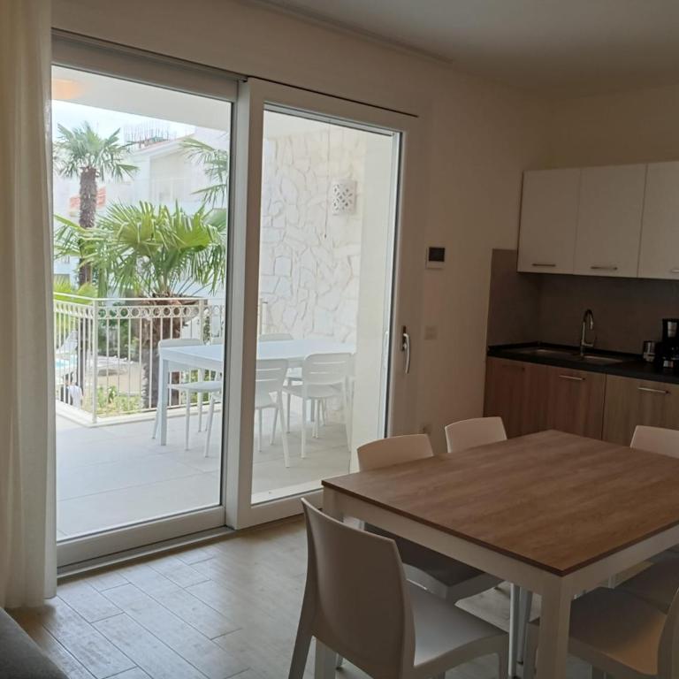 Residence Florinas con piscina - Family Apartments Lido di Jesolo - Appartamento con 2 Camere da Letto e Terrazza - 18