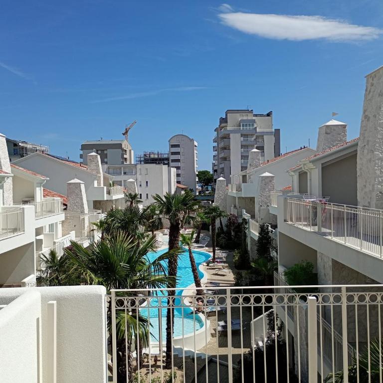 Residence Florinas con piscina - Family Apartments Lido di Jesolo - Appartamento con 2 Camere da Letto e Terrazza - 21
