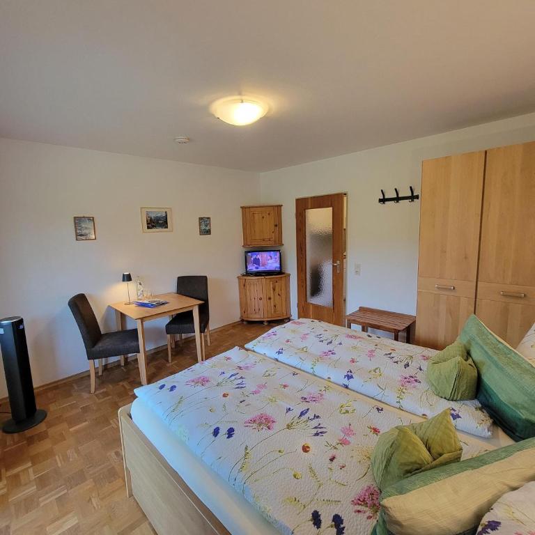 Landhaus Fellnerbauer - Apartment mit 1 Schlafzimmer und Balkon - 2