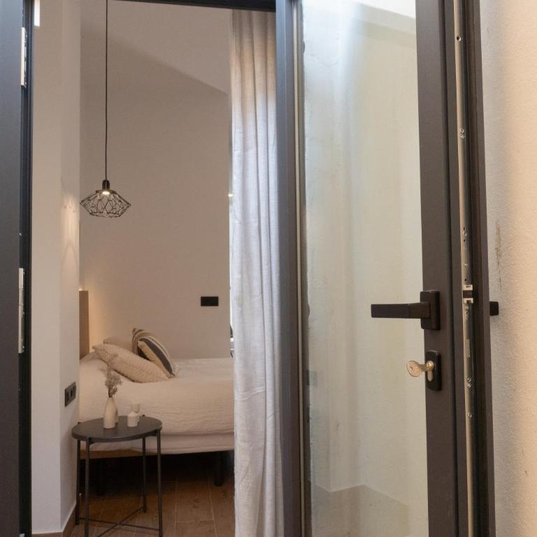 Stylish downtown charm - One-Bedroom Apartment - 15