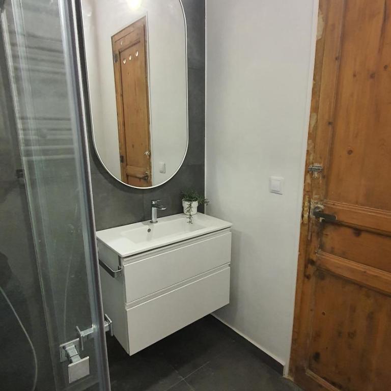 Miro Park céntrico 5pax - Three-Bedroom Apartment - 32