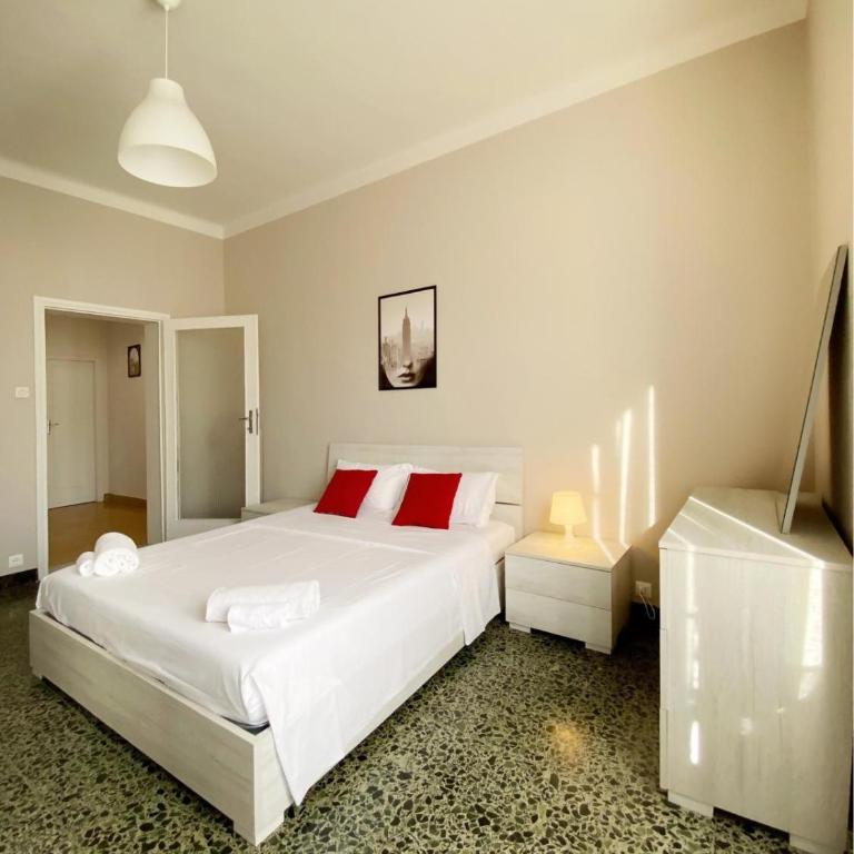 Comodo e Pratico nel Cuore pulsante di Pisa - Appartamento con 2 Camere da Letto - 1