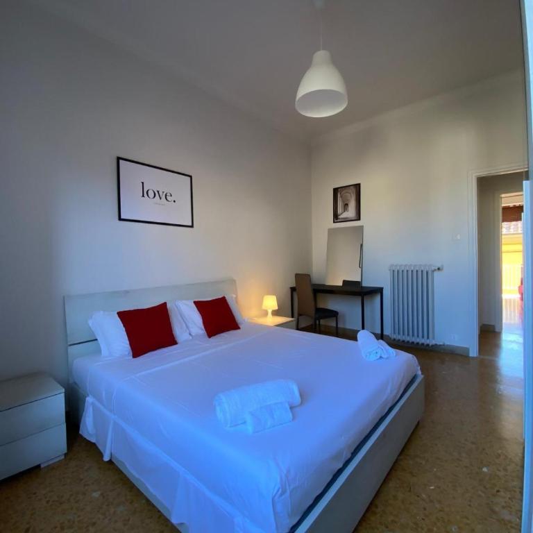 Comodo e Pratico nel Cuore pulsante di Pisa - Appartamento con 2 Camere da Letto - 2