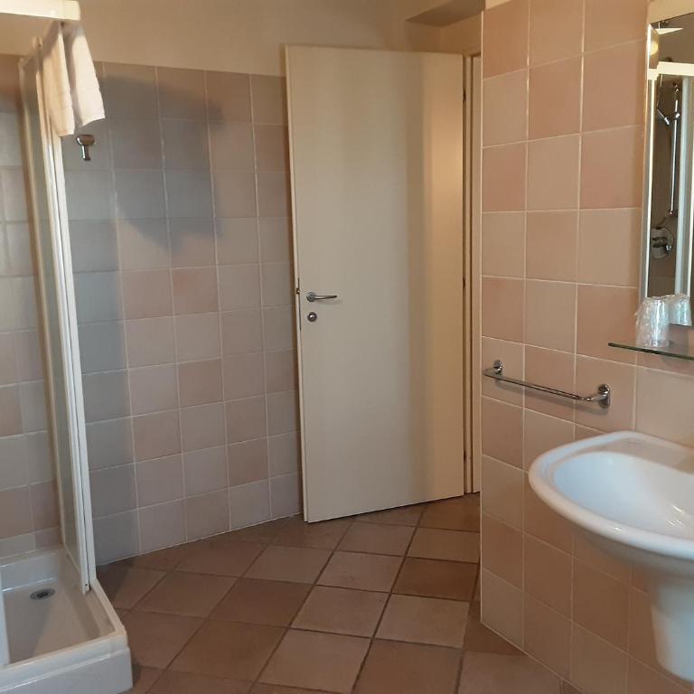 Agriturismo Anna Caterina - Camera Matrimoniale con Bagno Privato - 4