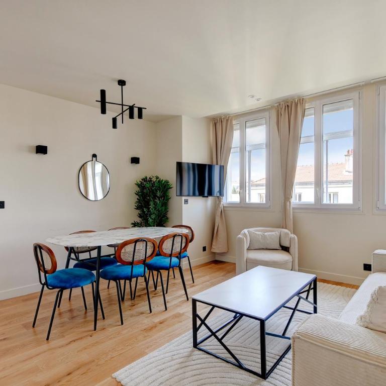 Pick A Flat's Apartments in Daumesnil - Avenue du General Bizot - Appartement 2 Chambres - 15