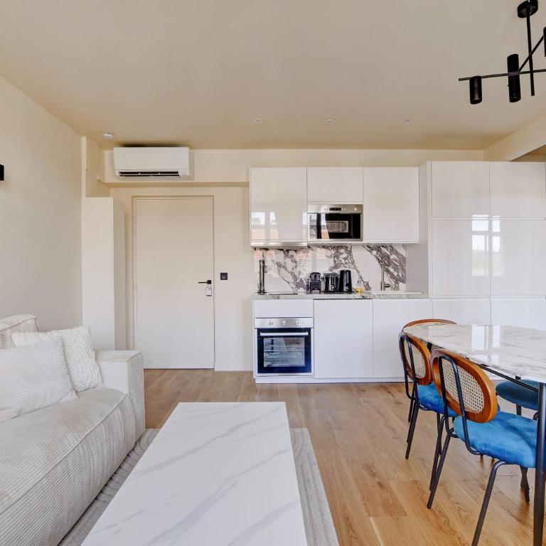 Pick A Flat's Apartments in Daumesnil - Avenue du General Bizot - Appartement 2 Chambres - 5