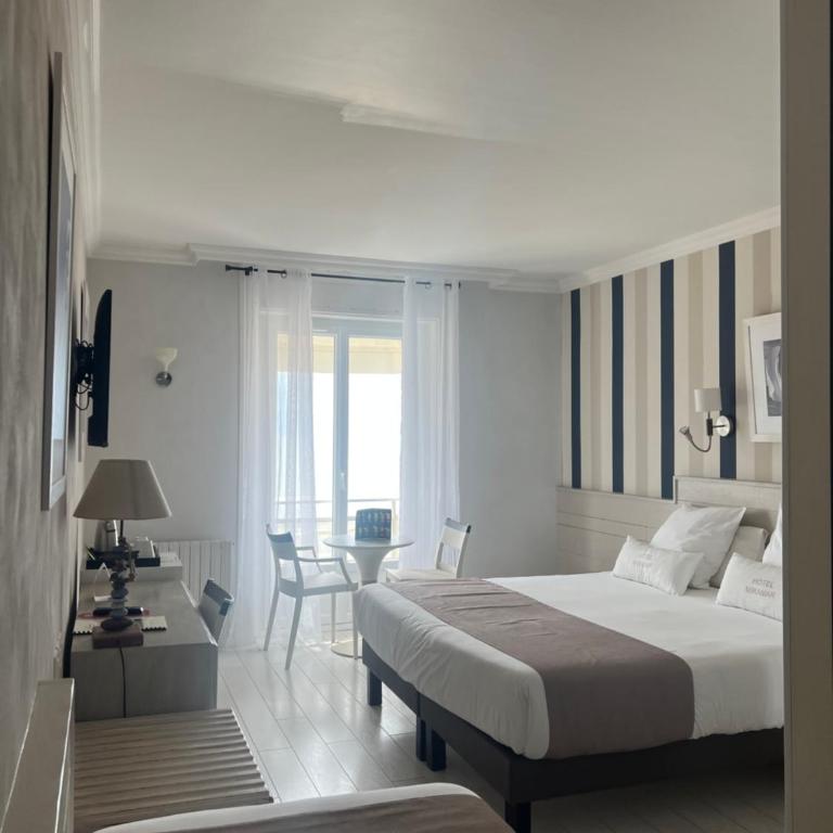 Hôtel The Originals Miramar, Royan Pontaillac - Chambre Triple Supérieure - Vue sur Mer - 1