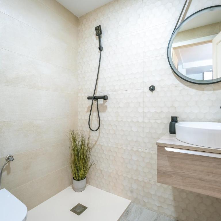 Casa Solsiesta Modern 3BR Townhouse in Gran Alacant with AC and Shared Pool - Three-Bedroom Townhouse - 21