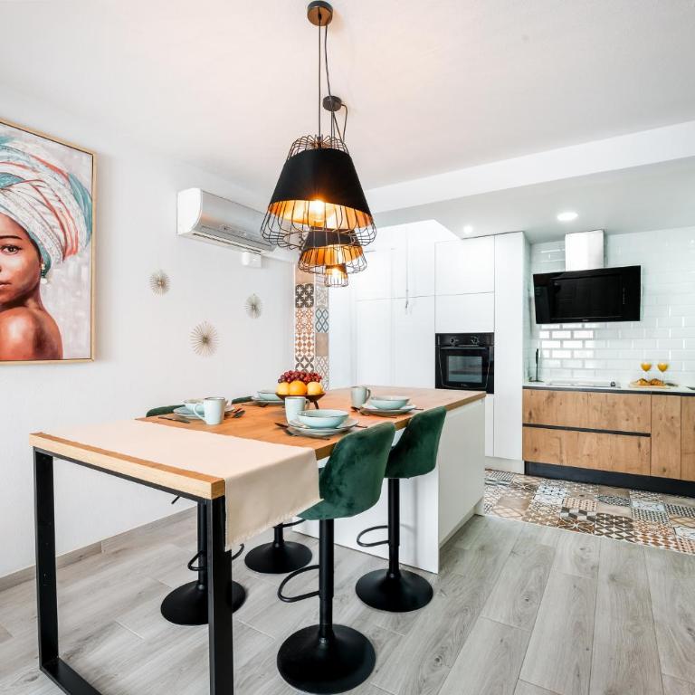 Casa Solsiesta Modern 3BR Townhouse in Gran Alacant with AC and Shared Pool - Three-Bedroom Townhouse - 14