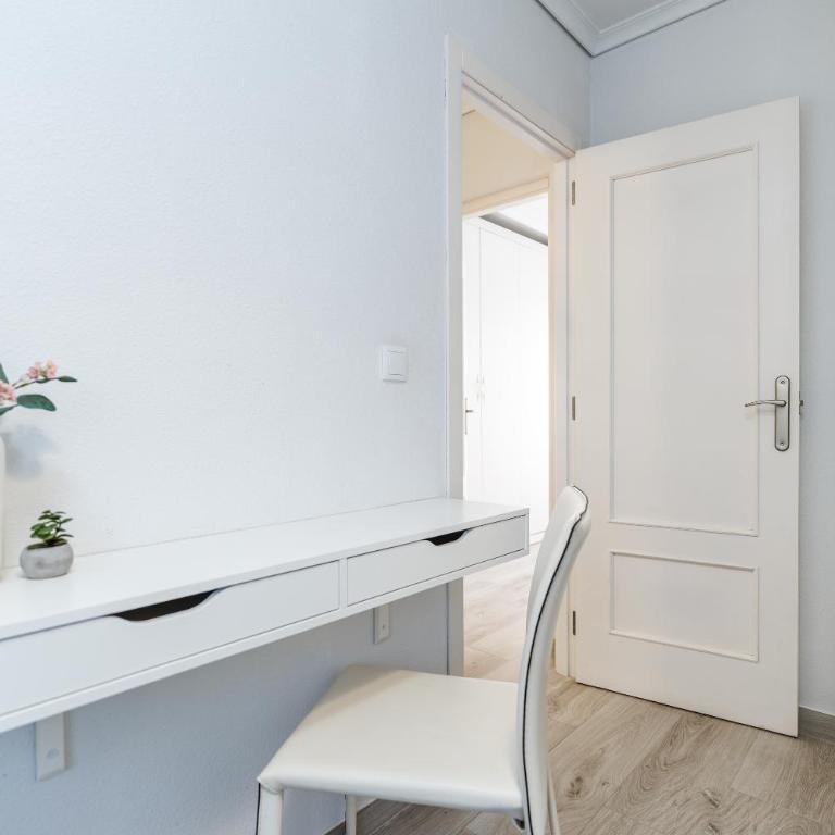 Casa Solsiesta Modern 3BR Townhouse in Gran Alacant with AC and Shared Pool - Three-Bedroom Townhouse - 30