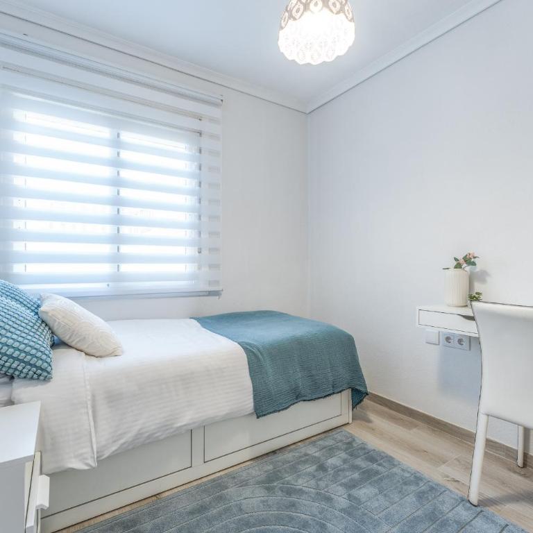 Casa Solsiesta Modern 3BR Townhouse in Gran Alacant with AC and Shared Pool - Three-Bedroom Townhouse - 29