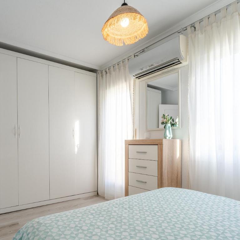 Casa Solsiesta Modern 3BR Townhouse in Gran Alacant with AC and Shared Pool - Three-Bedroom Townhouse - 24