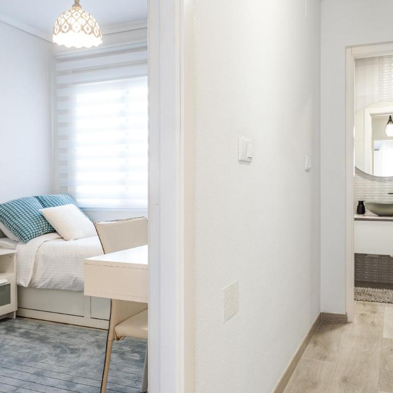 Casa Solsiesta Modern 3BR Townhouse in Gran Alacant with AC and Shared Pool - Three-Bedroom Townhouse - 27
