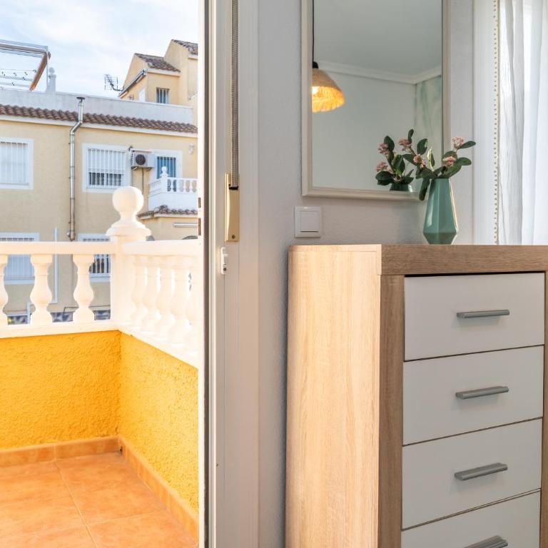 Casa Solsiesta Modern 3BR Townhouse in Gran Alacant with AC and Shared Pool - Three-Bedroom Townhouse - 25