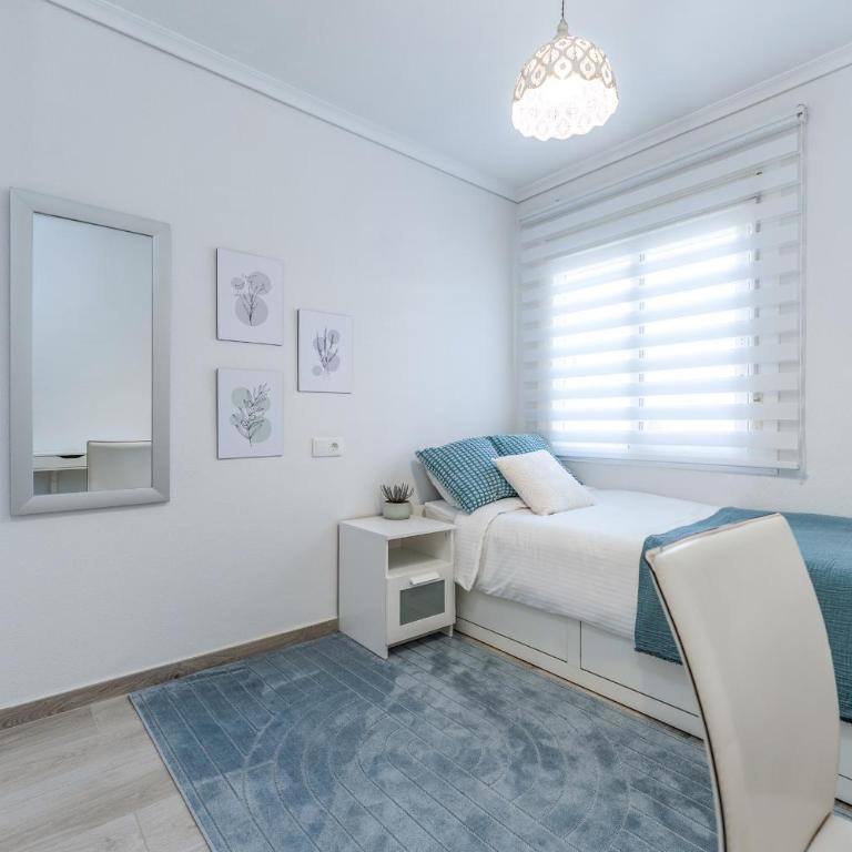 Casa Solsiesta Modern 3BR Townhouse in Gran Alacant with AC and Shared Pool - Three-Bedroom Townhouse - 28