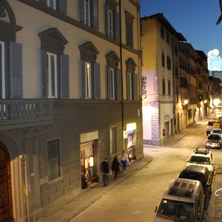 Michelangelo's Relais - Three-Bedroom Apartment - 3